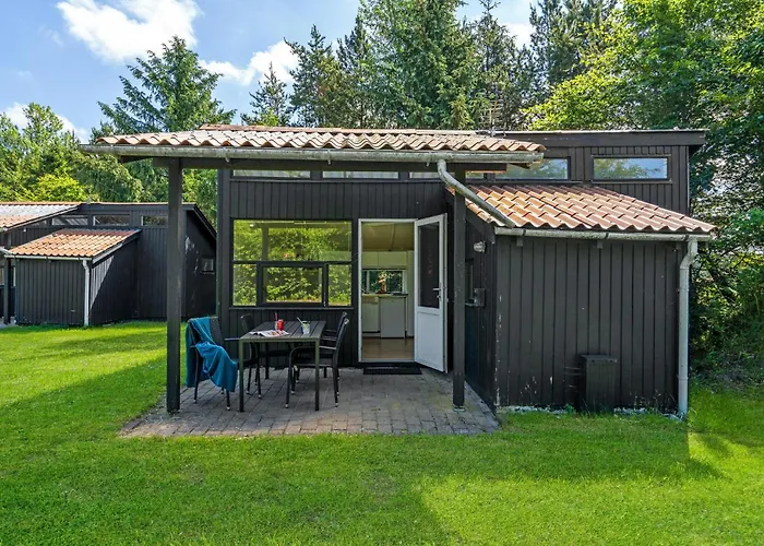 1 Bedroom In Feriehus Hampen